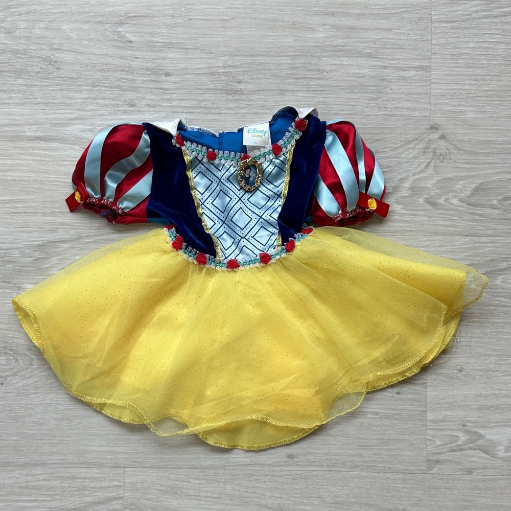 Disney Snow White Baby Costume, Size 12-18 months.